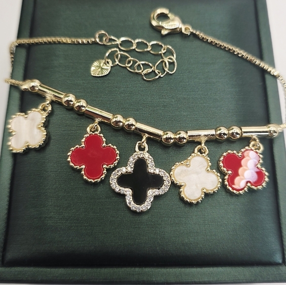 7-8" ADJUSTABLE GOLD FILLED CLOVER CHARM BRACELET - Picture 1 of 4